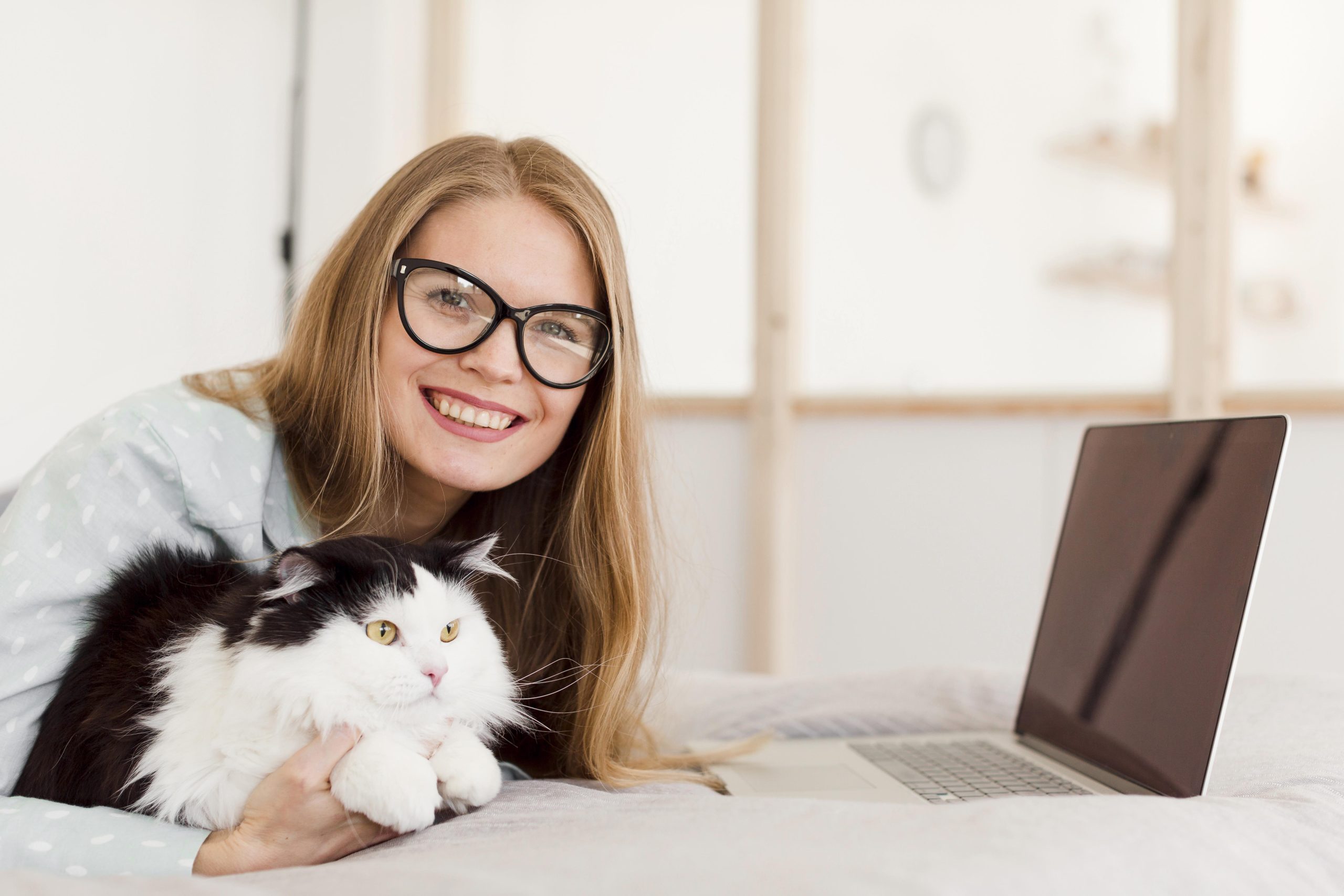 side-view-smiley-woman-pajamas-from-from-home-bed-with-bed